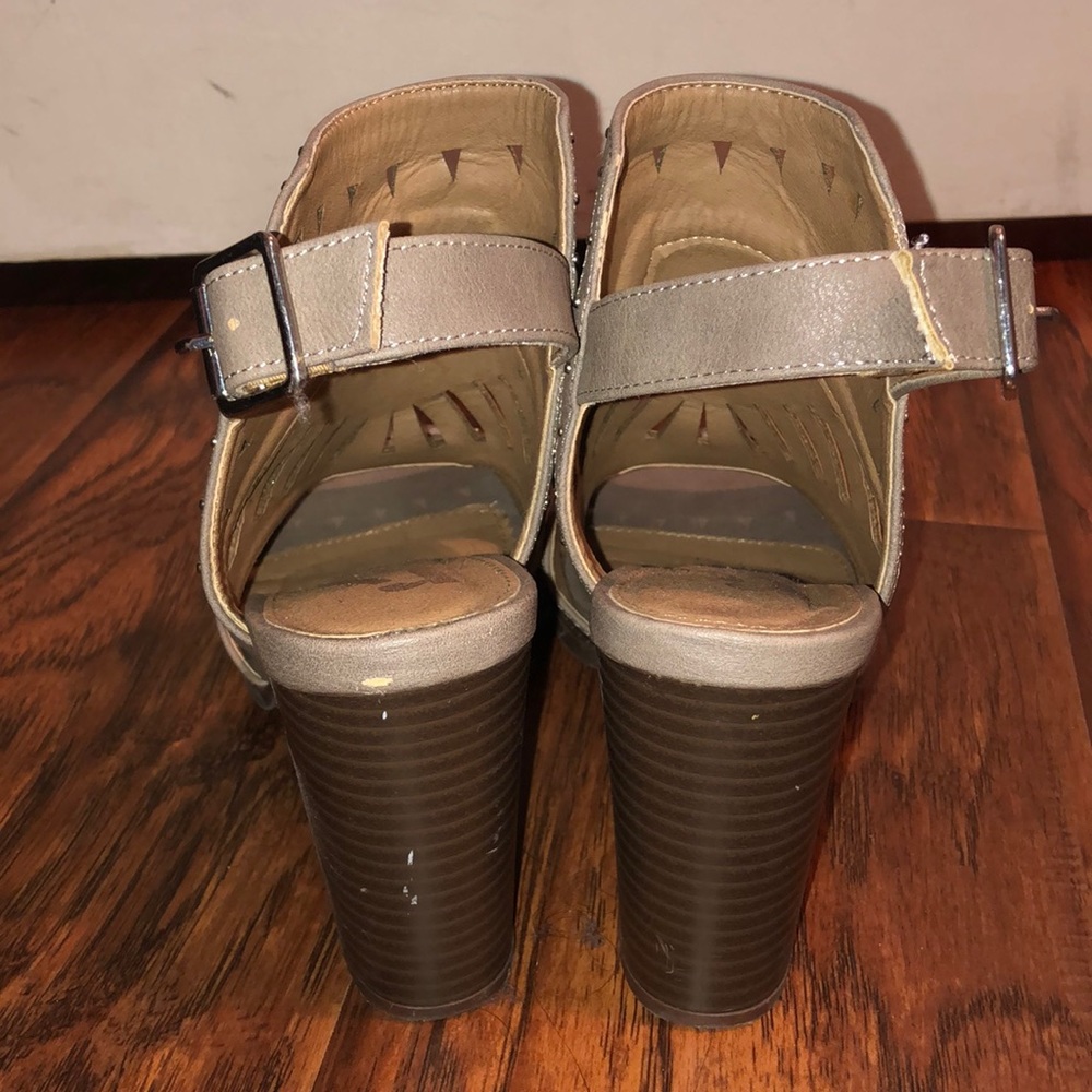 Heels - Picture 3 of 3